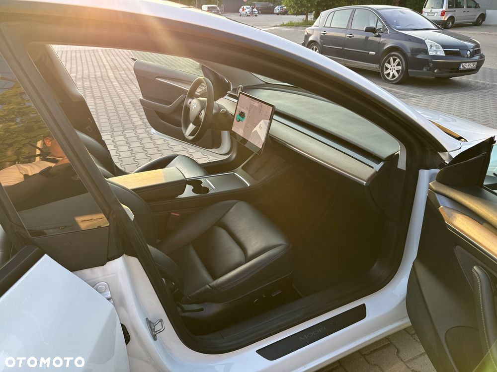 Tesla Model 3 - 12