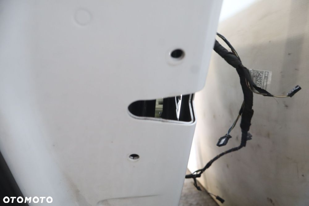 DRZWI LEWY TYŁ 6 640D F06 3.0D GRAN SEDAN A300 - 6