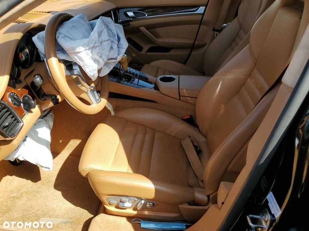 Porsche Panamera Turbo 4.8, z 2012 roku, model USA. - 7