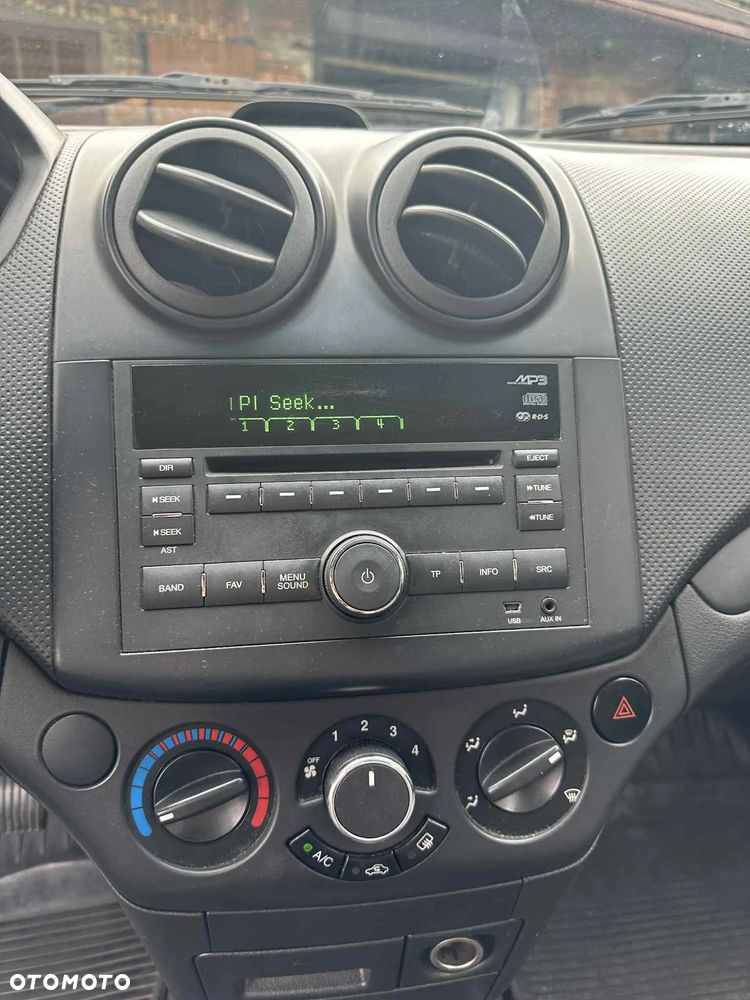 Chevrolet Aveo 1.2 16V Base / Classic - 6