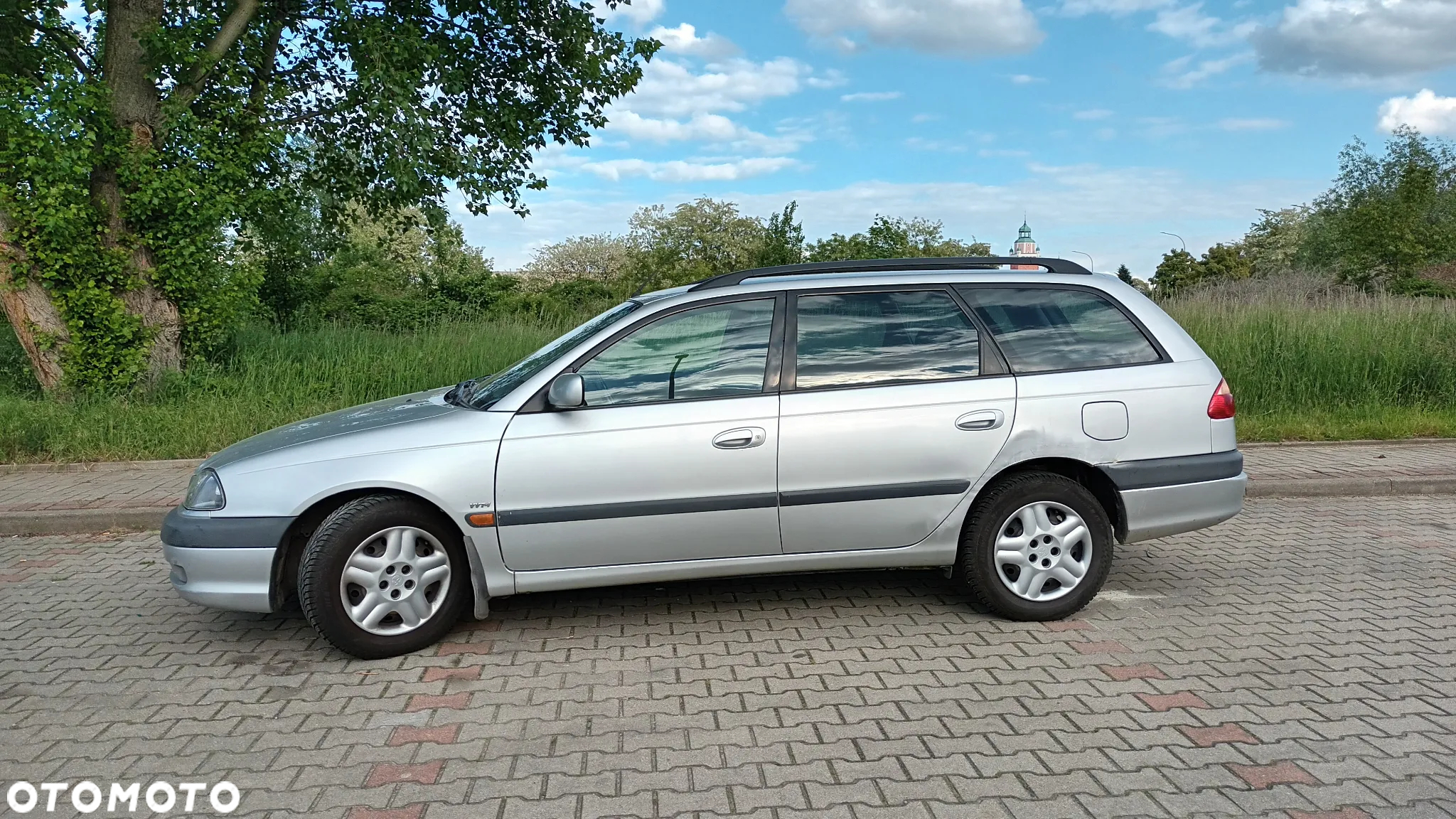 Toyota Avensis 1.8 VVT-i Terra Plus - 11