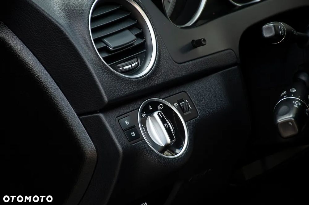 Mercedes-Benz Klasa C 180 BlueEFFICIENCY - 38