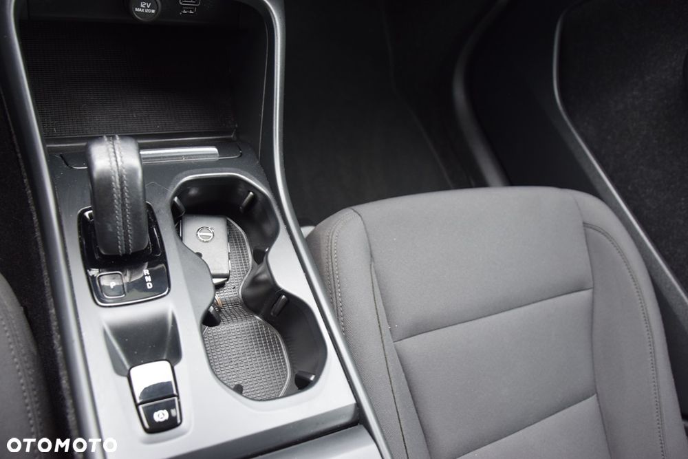 Volvo XC 40 T3 Geartronic Momentum Pro - 22