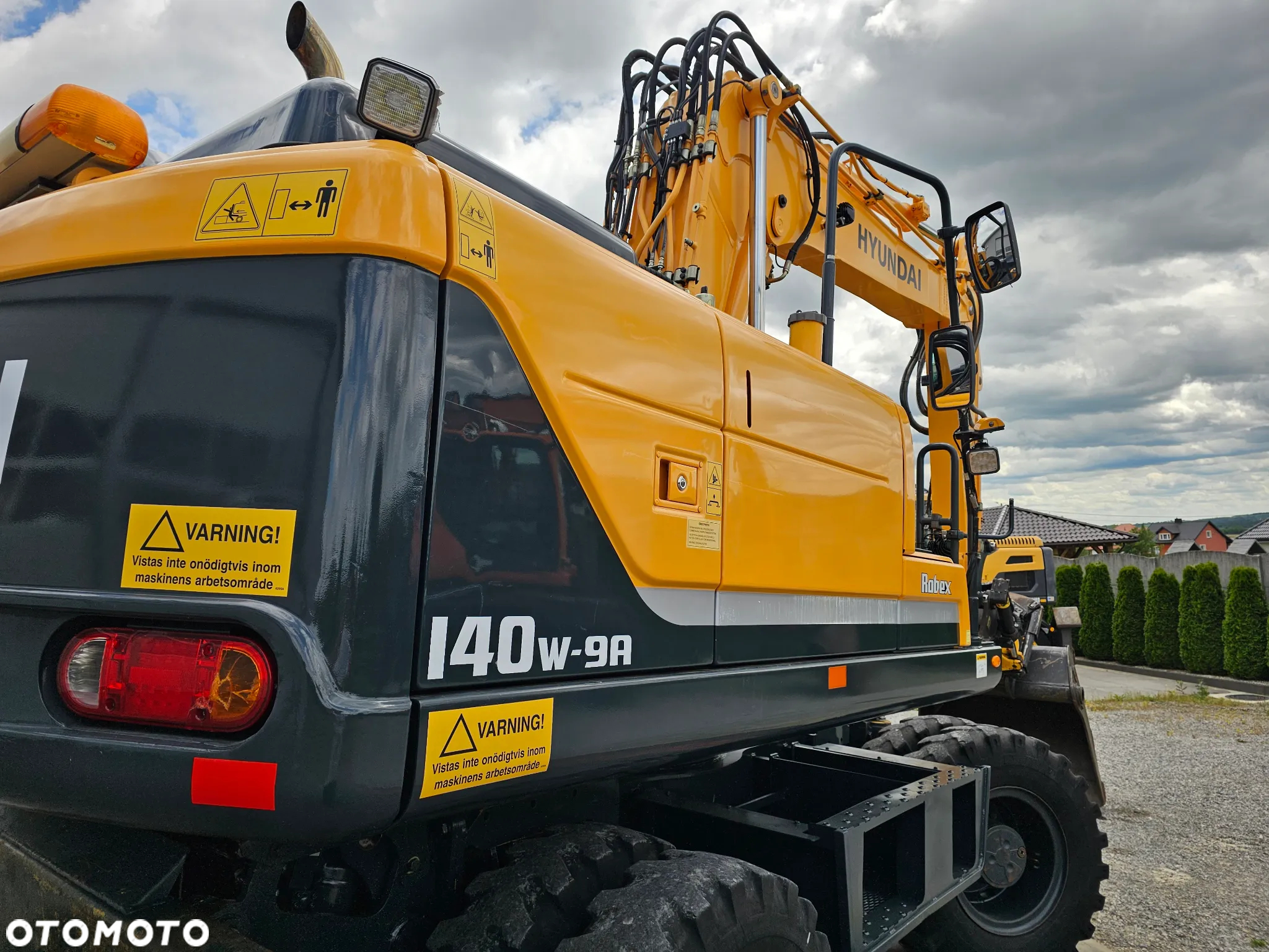 Hyundai 140 W 9 A - 14