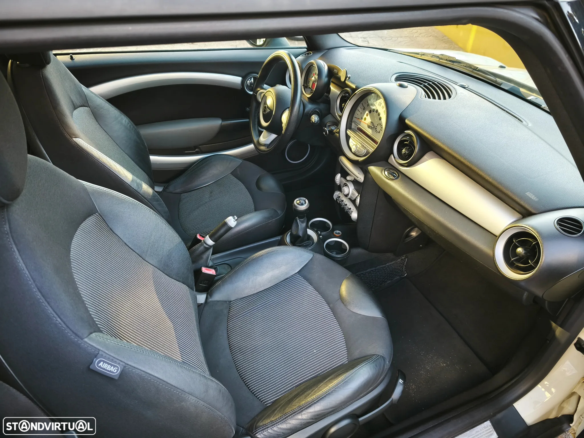MINI 3 Portas Cooper D - 18