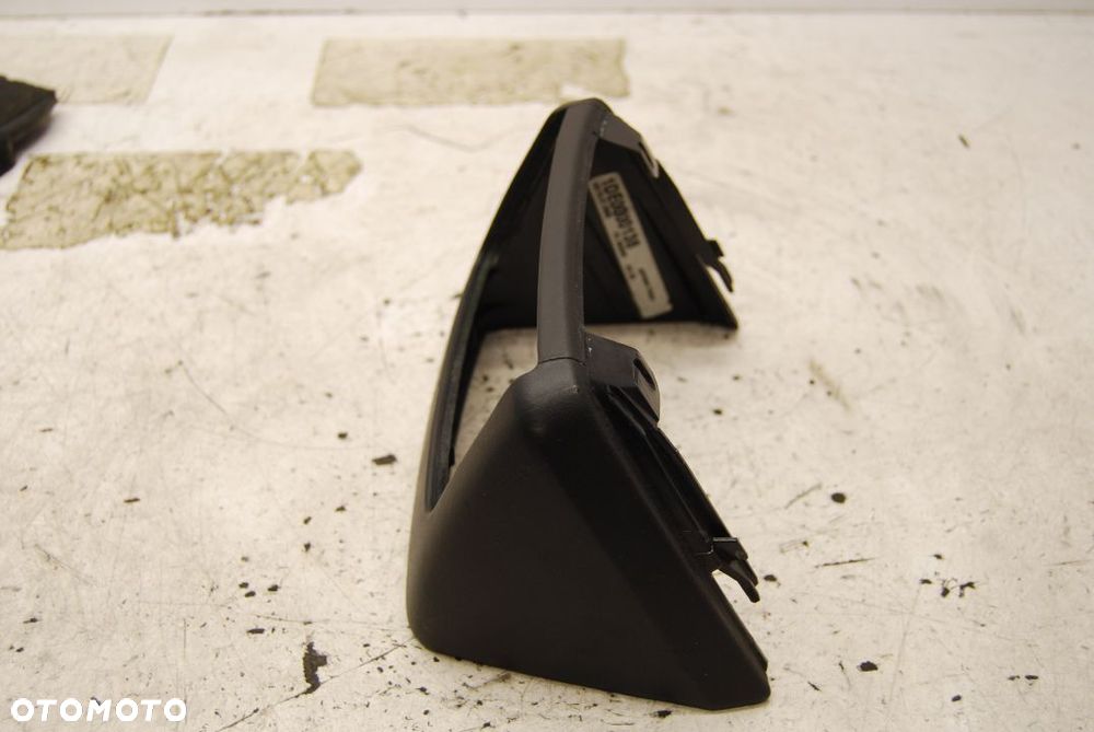 RAMKA KRATKA TUNELU TYŁ ŚRODKOWA 4L0864147A AUDI Q7 - 2