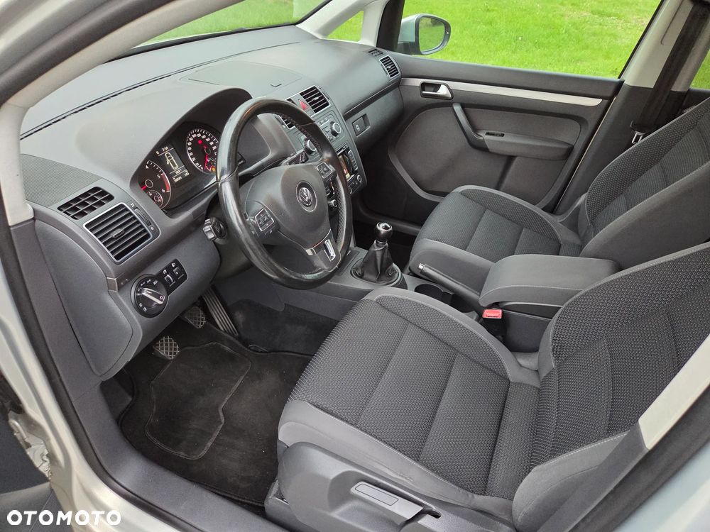Volkswagen Touran - 14