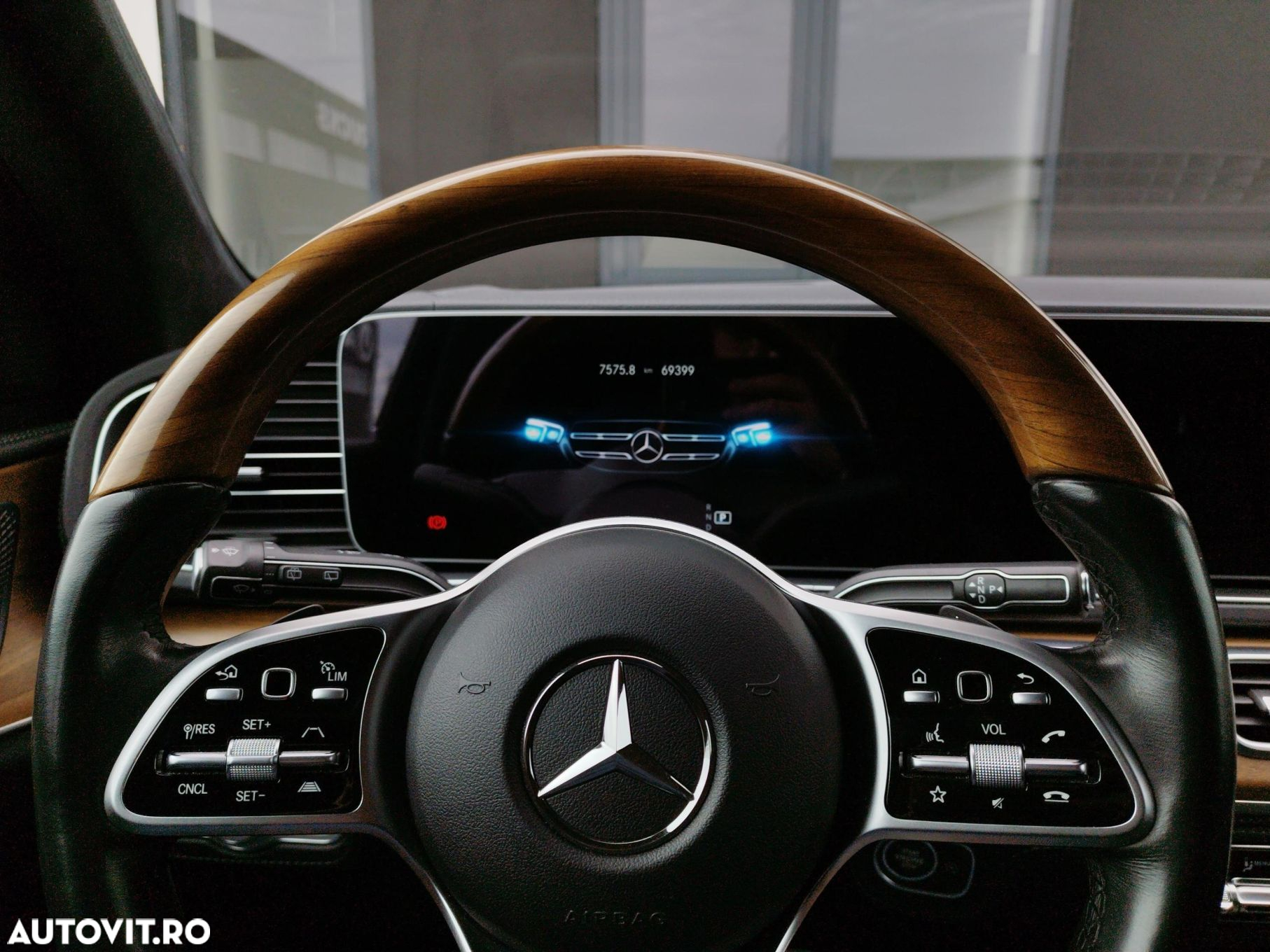 Mercedes-Benz GLS - 8