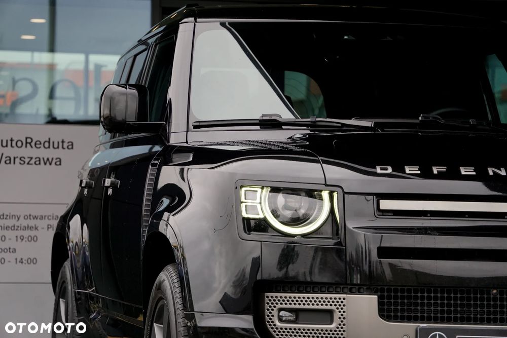 Land Rover Defender 110 D250 X-Dynamic SE - 11