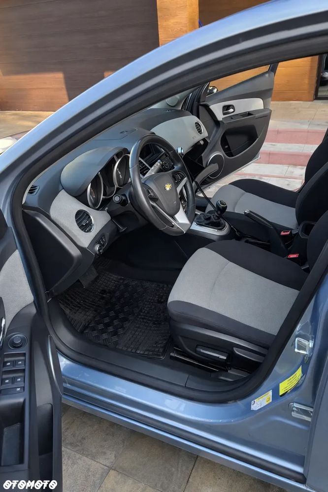 Chevrolet Cruze 1.6 LT - 13