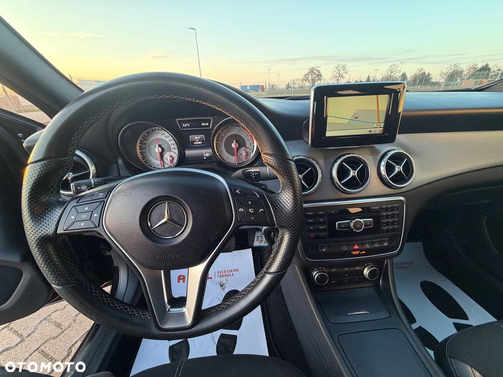 Mercedes-Benz GLA 200 7G-DCT - 23
