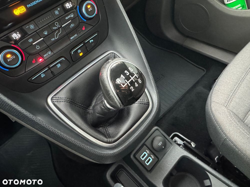 Ford Tourneo Connect 1.5 EcoBlue Titanium - 32