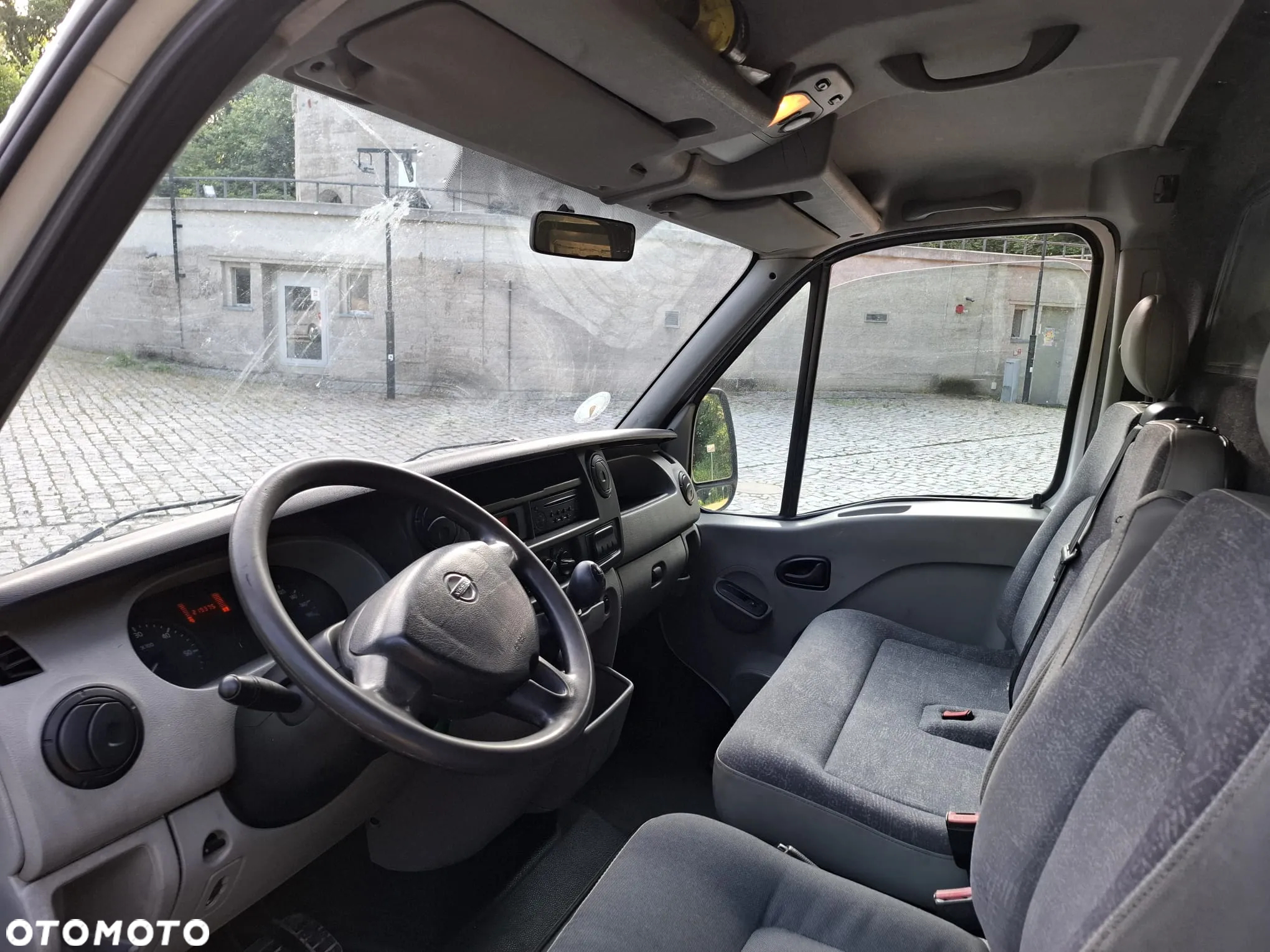 Nissan Interstar - 9