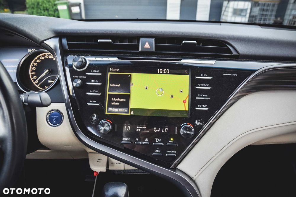 Toyota Camry 2.5 Hybrid Executive CVT - 20