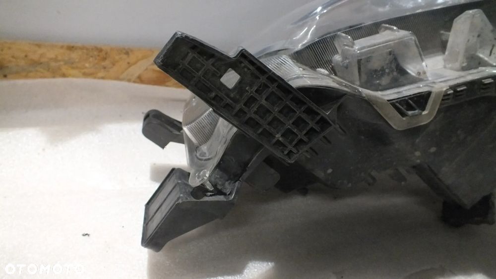 Lampa przednia lewa Toyota Hilux VIII Lift zwykła - 7