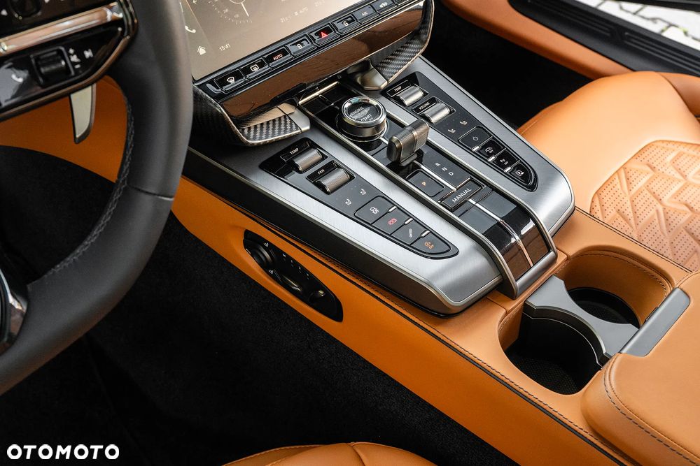 Aston Martin Vanquish - 21