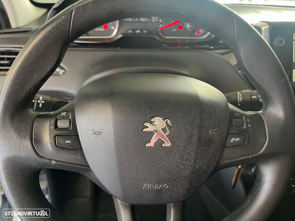 Peugeot 208 - 18