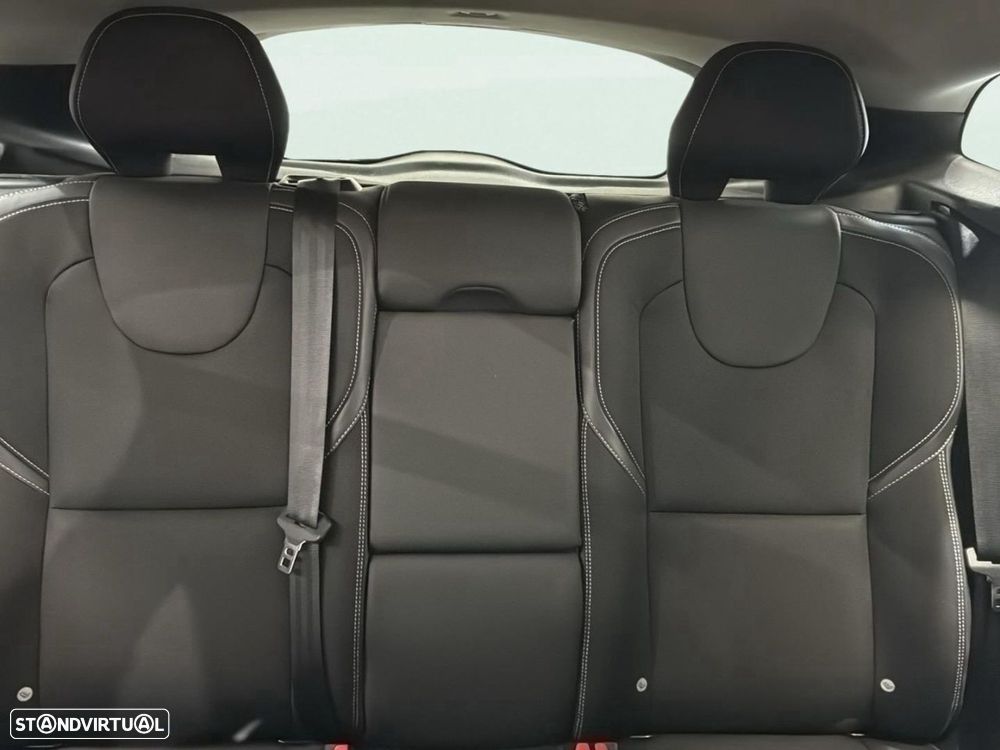 Volvo V40 2.0 D3 Momentum - 17