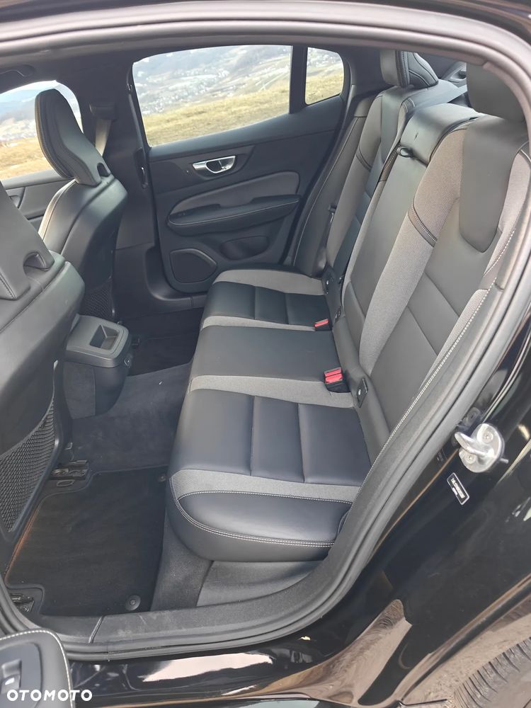 Volvo S60 B5 B AWD Plus Dark - 20