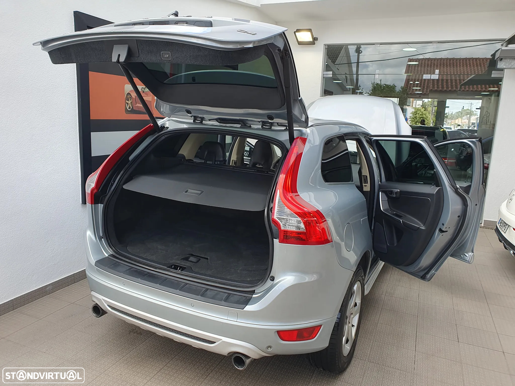 Volvo XC 60 2.0 D4 R-Design - 19