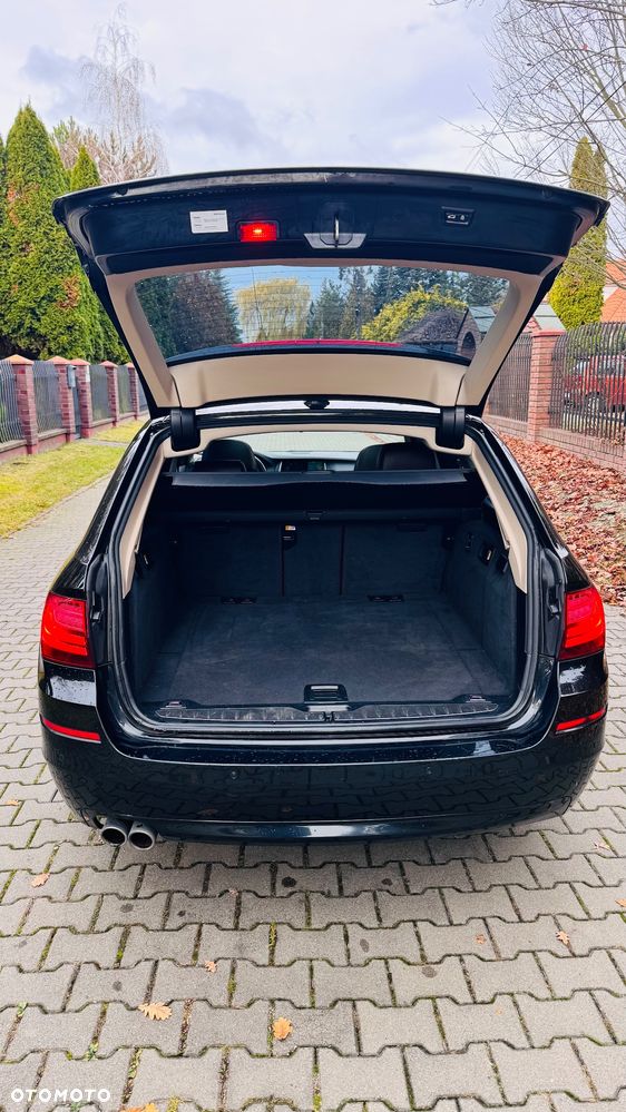 BMW Seria 5 525d xDrive Luxury Line - 7