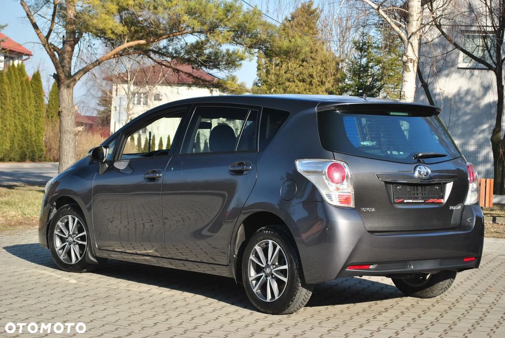 Toyota Verso 1.6 Premium 7os - 12