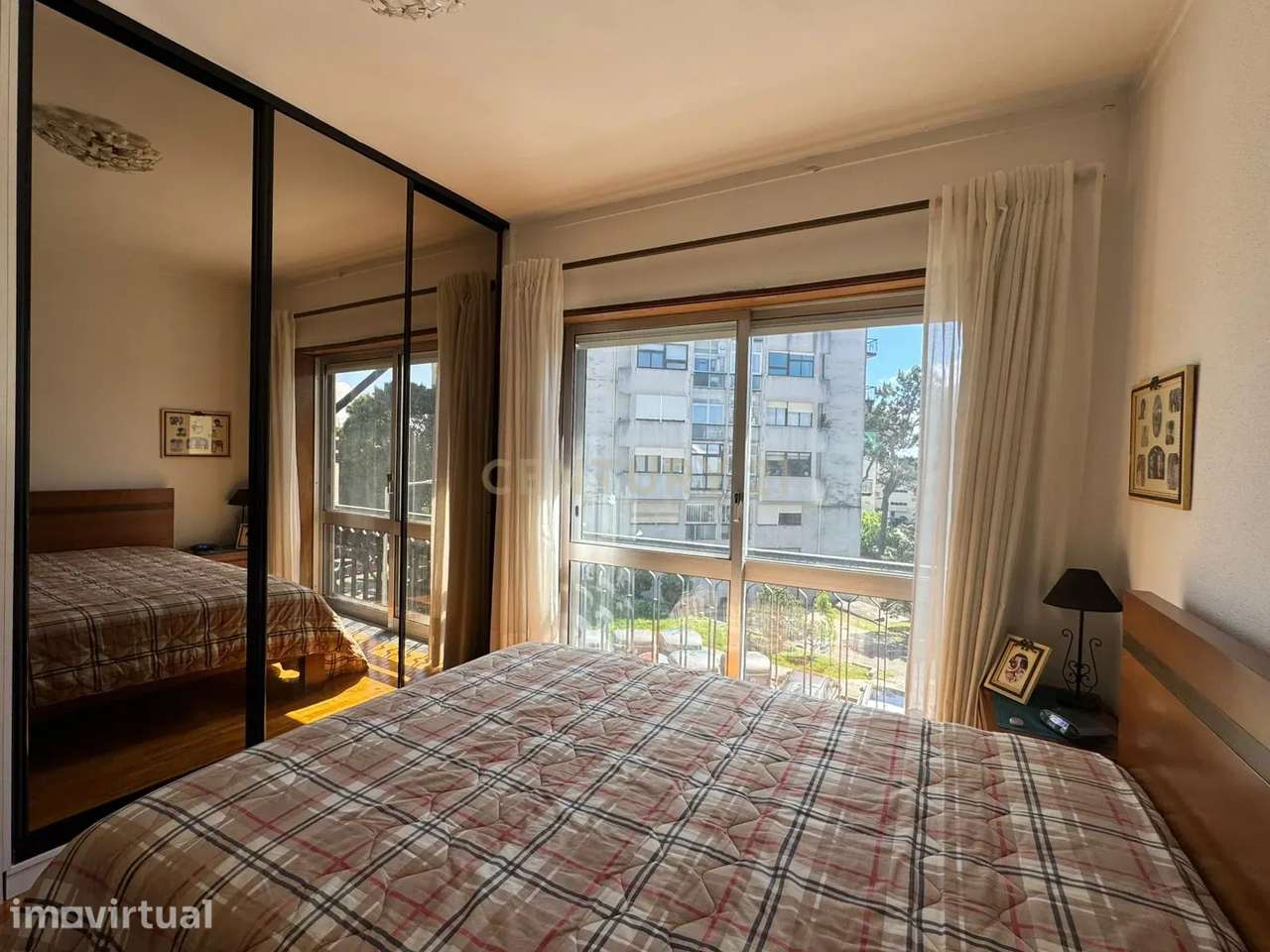 APARTAMENTO T4 DUPLEX NA PRAÇA PEDRA VERDE - ALDOAR - Grande imagem: 2/33