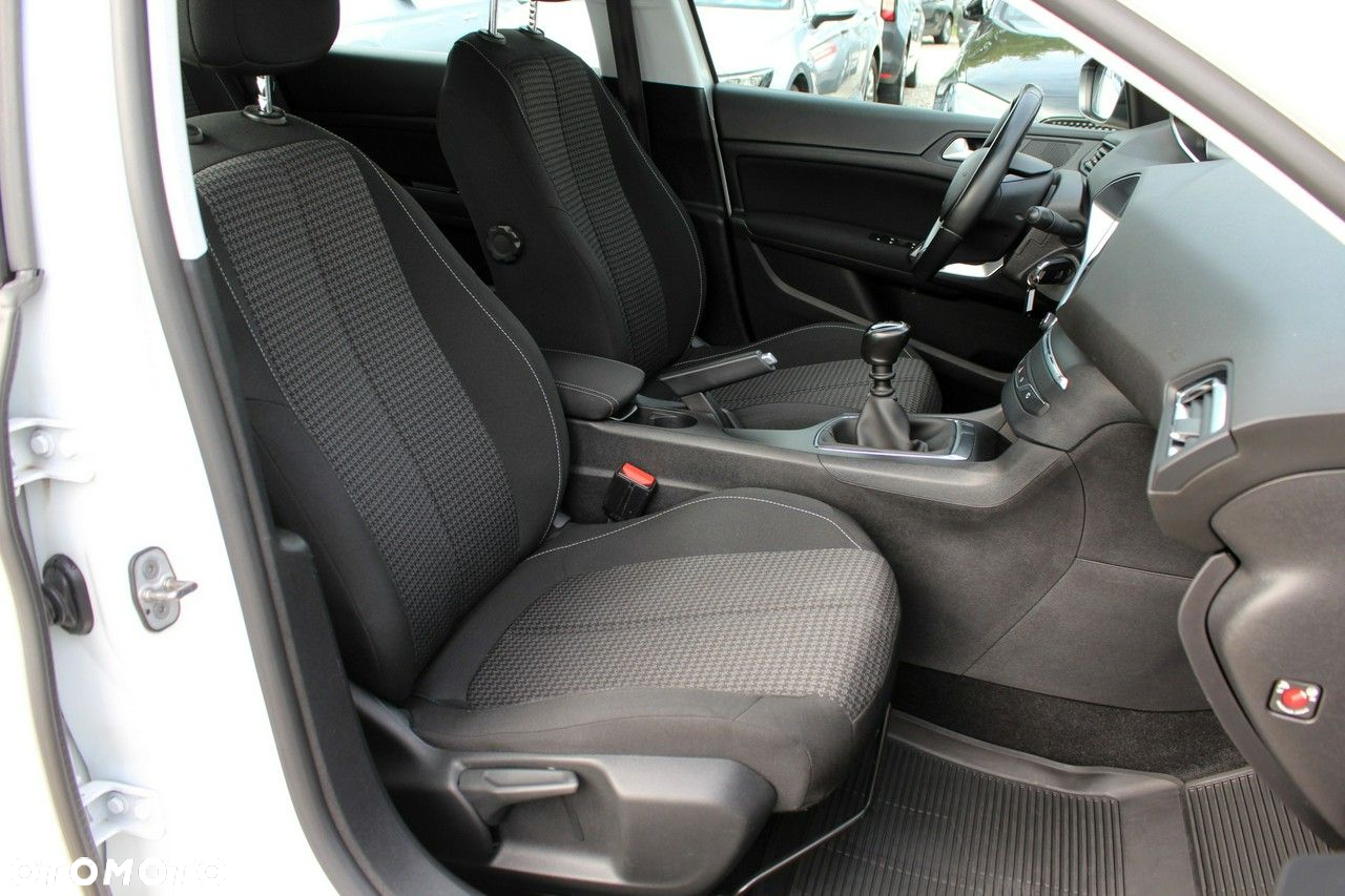 Peugeot 308 - 8