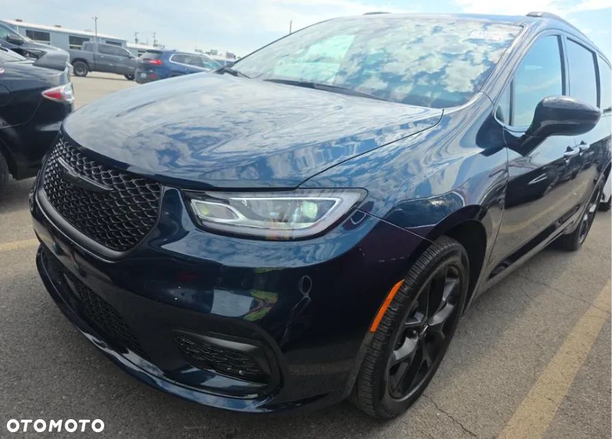 Chrysler Pacifica - 2