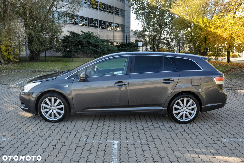 Toyota Avensis 2.2 D-CAT Premium - 2