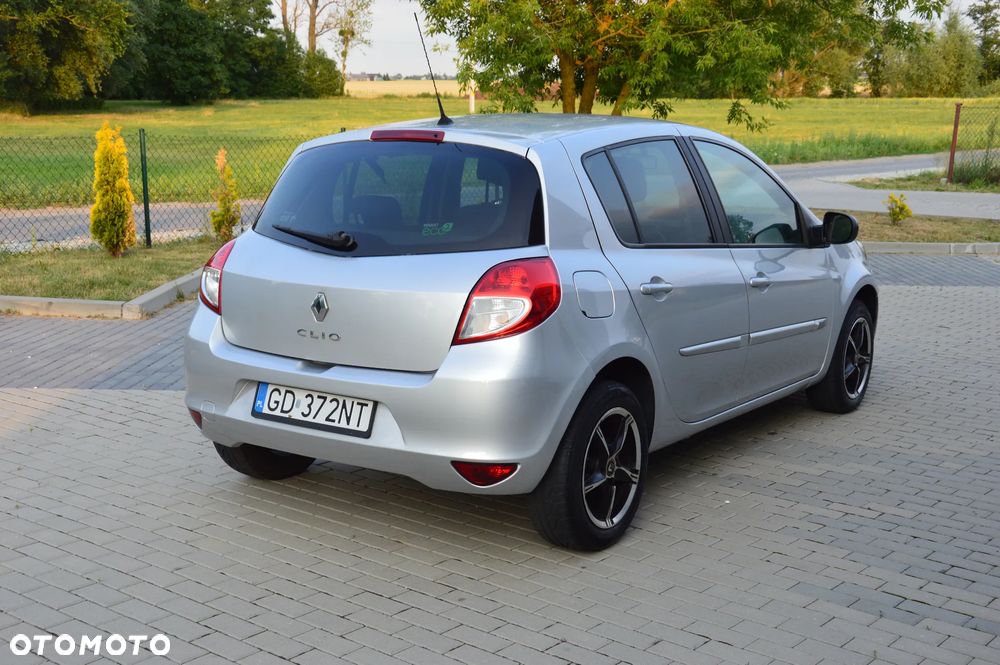 Renault Clio - 11