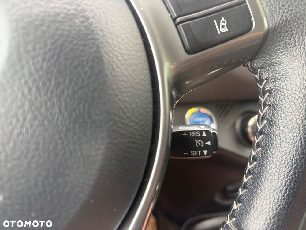 Toyota Yaris Hybrid 100 Active EU6 - 16