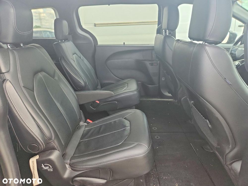 Chrysler Pacifica - 11