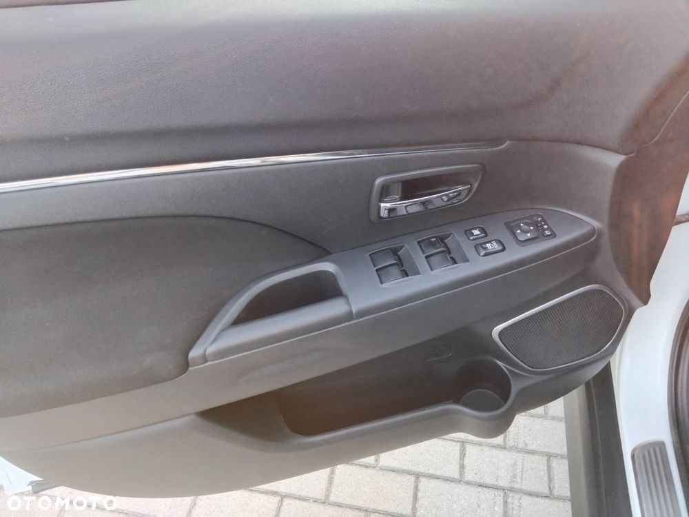 Mitsubishi ASX - 10