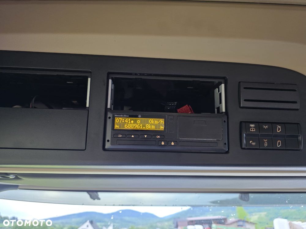 Mercedes-Benz ACTROS - 11