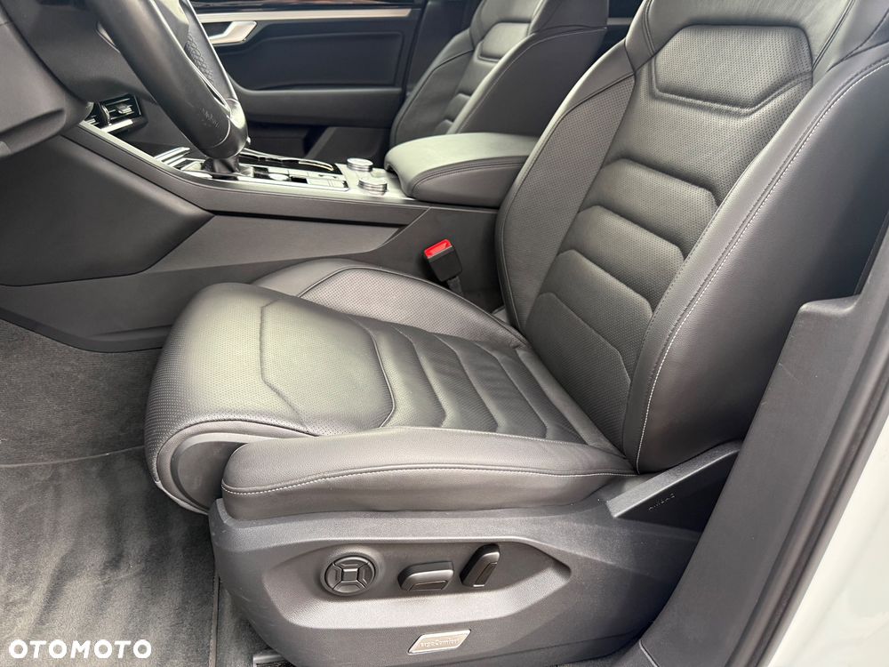 Volkswagen Touareg 3.0 V6 TDI SCR 4Mot - 33