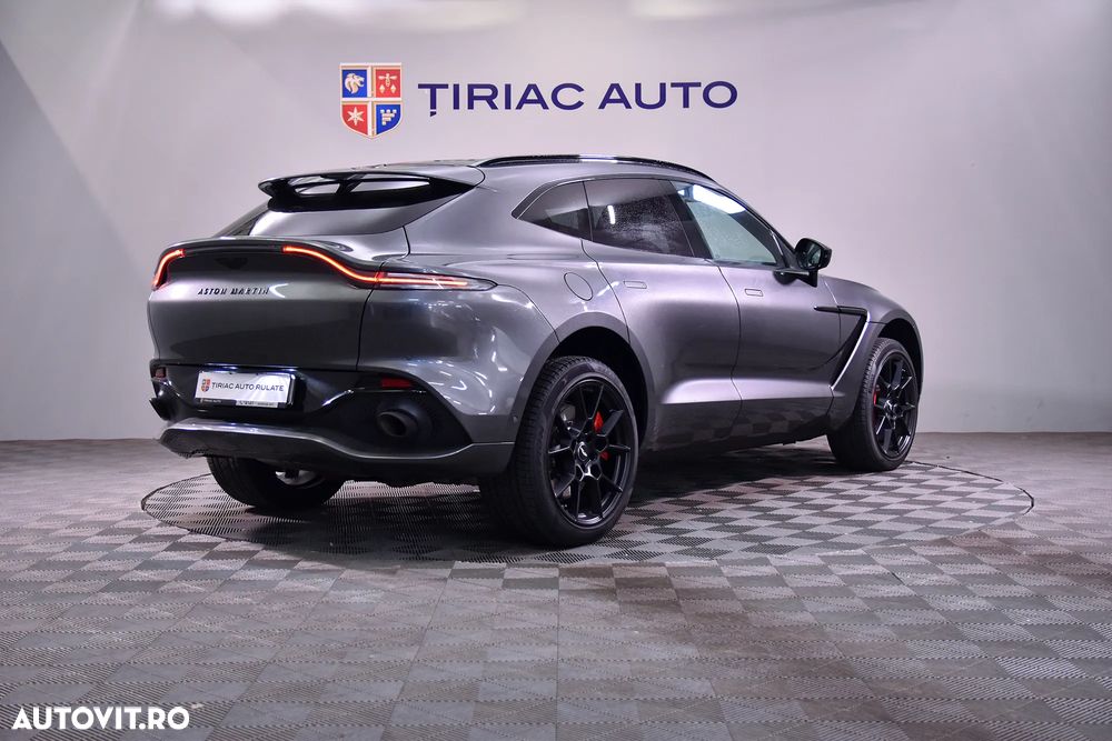 Aston Martin DBX - 5