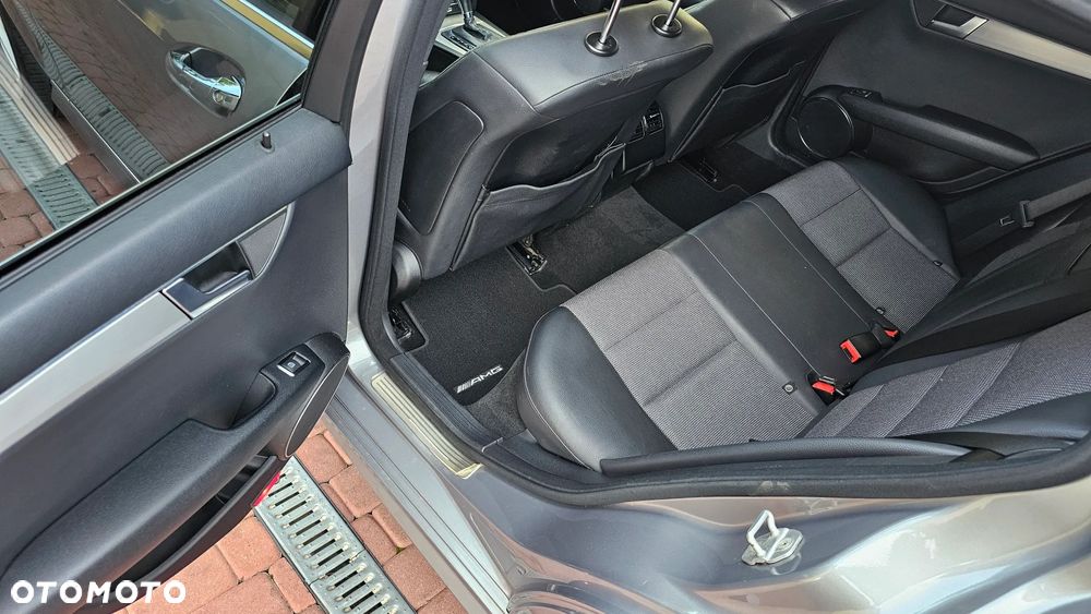 Mercedes-Benz Klasa C 350 T CDI DPF (BlueEFFICIENCY) 7G-TRONIC Avantgarde - 27