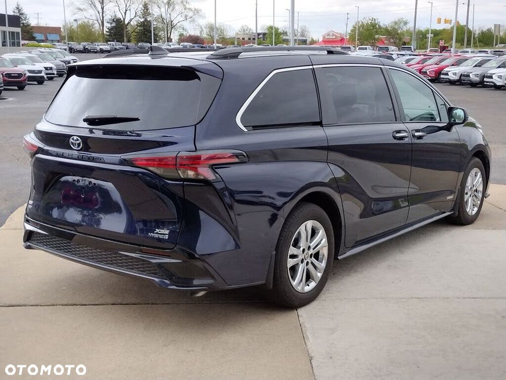 Toyota Sienna - 8