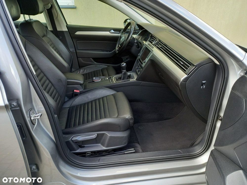 Volkswagen Passat 2.0 TDI (BlueMotion Technology) Highline - 23