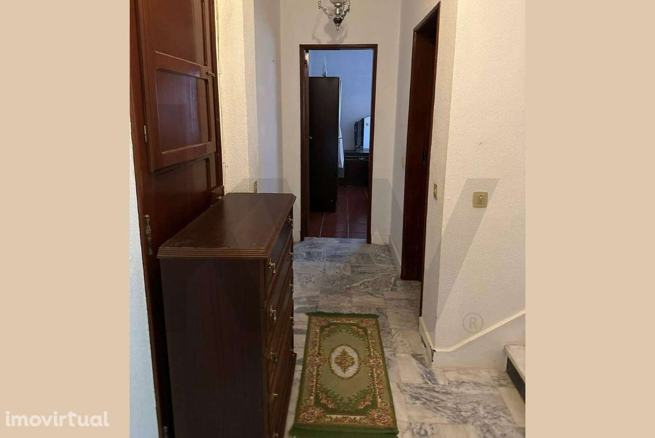 Moradia T3 e garagem para renovar, em Escaroupim - Salvaterra de Magos - Grande imagem: 4/35