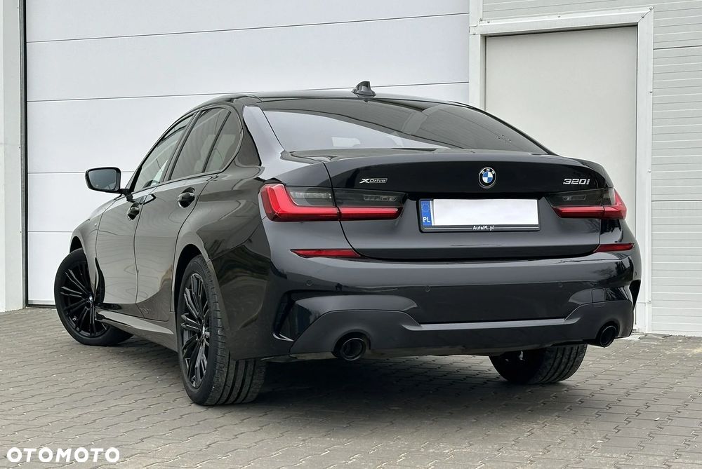 BMW Seria 3 320i xDrive M Sport - 11