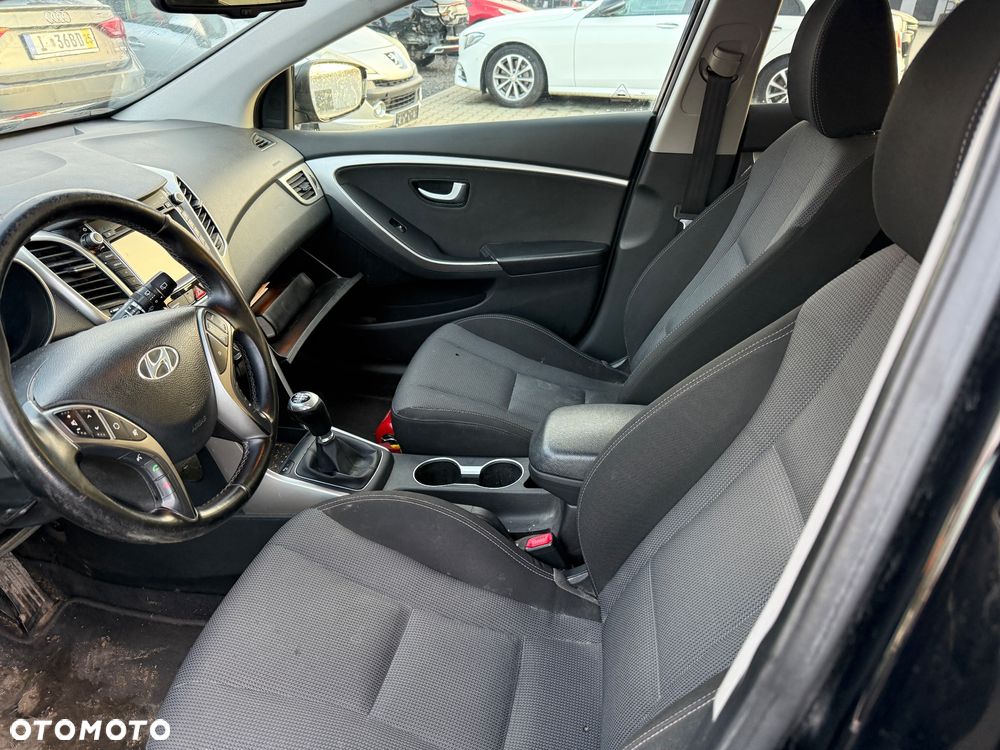 Hyundai i30 1.6 CRDi Fifa World Cup Edition - 8