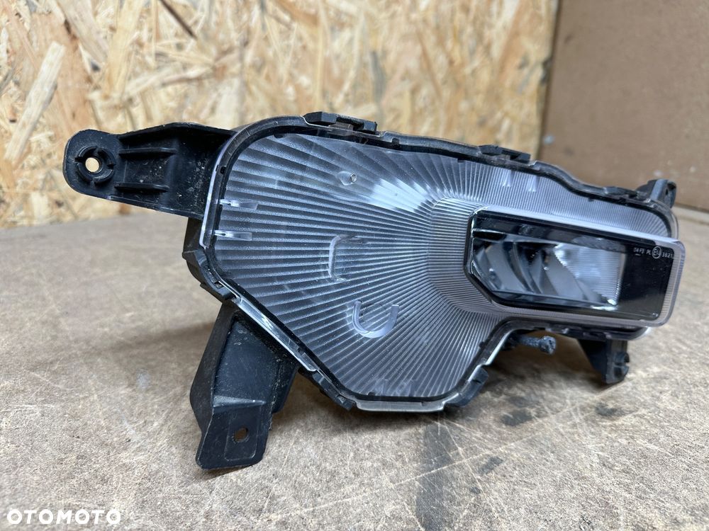 KIA NIRO II DRL PRAWY HALOGEN 92202-AT - 2