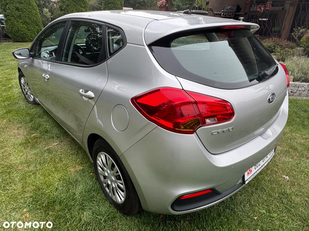 Kia Ceed - 10