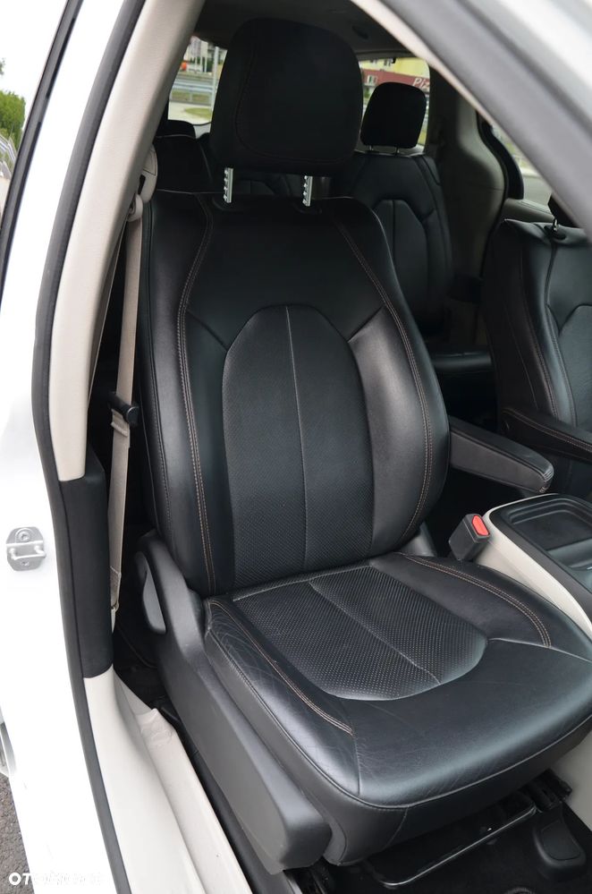 Chrysler Pacifica - 14