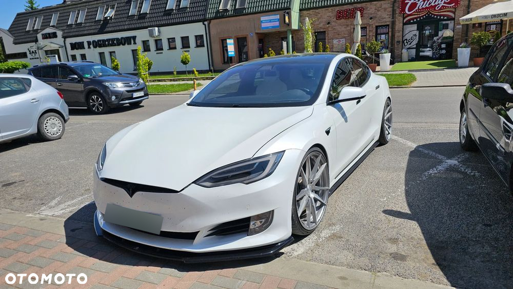 Tesla Model S - 2