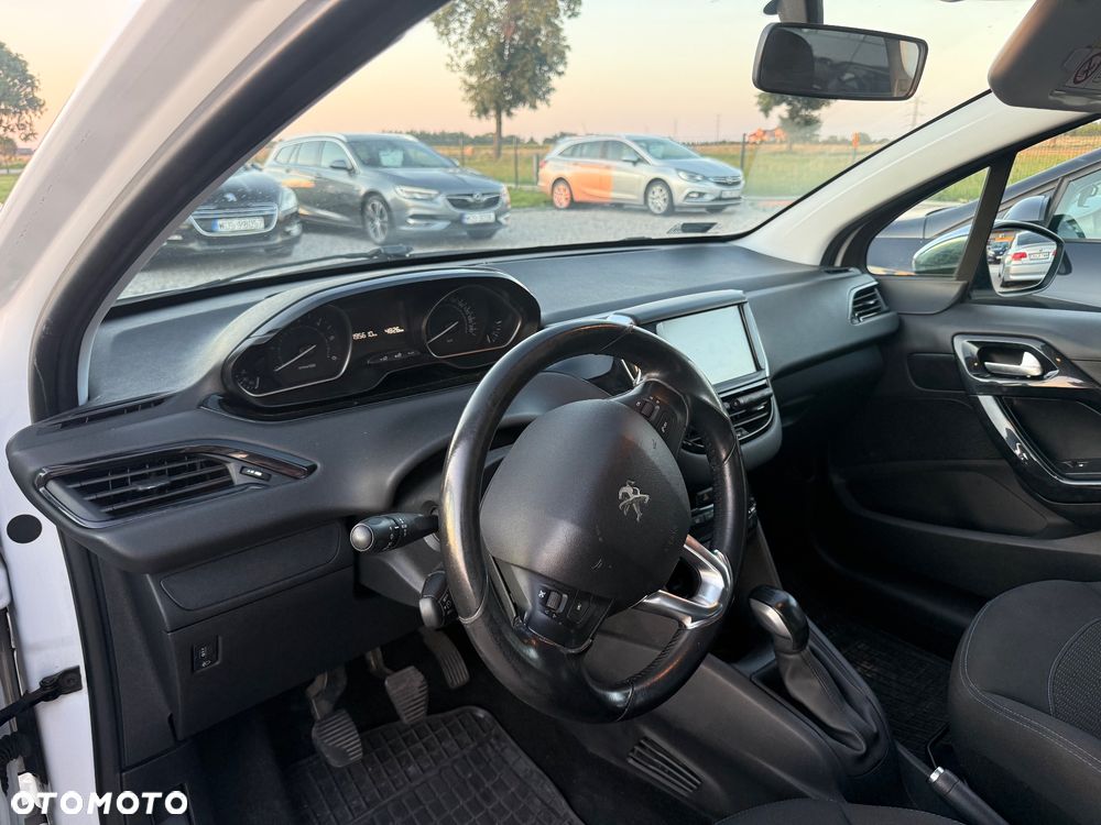 Peugeot 208 - 13