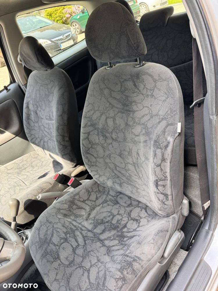 Toyota Yaris 1.0 Base - 10