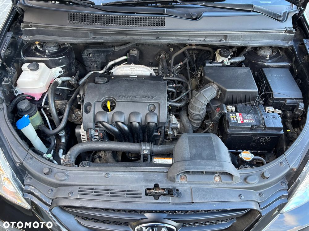 Kia Carens 1.6 Tour - 36